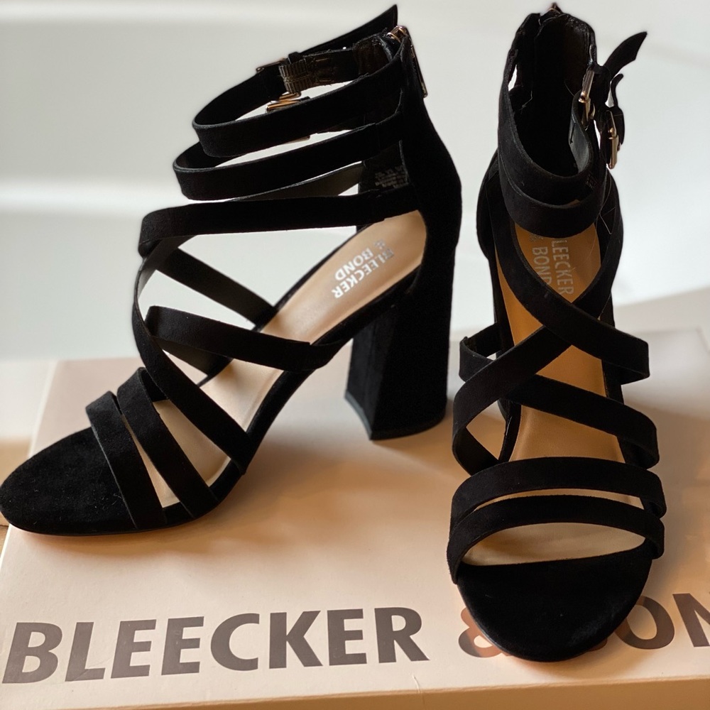 NEW IN BOX BLEECKER & BOND SANDALS